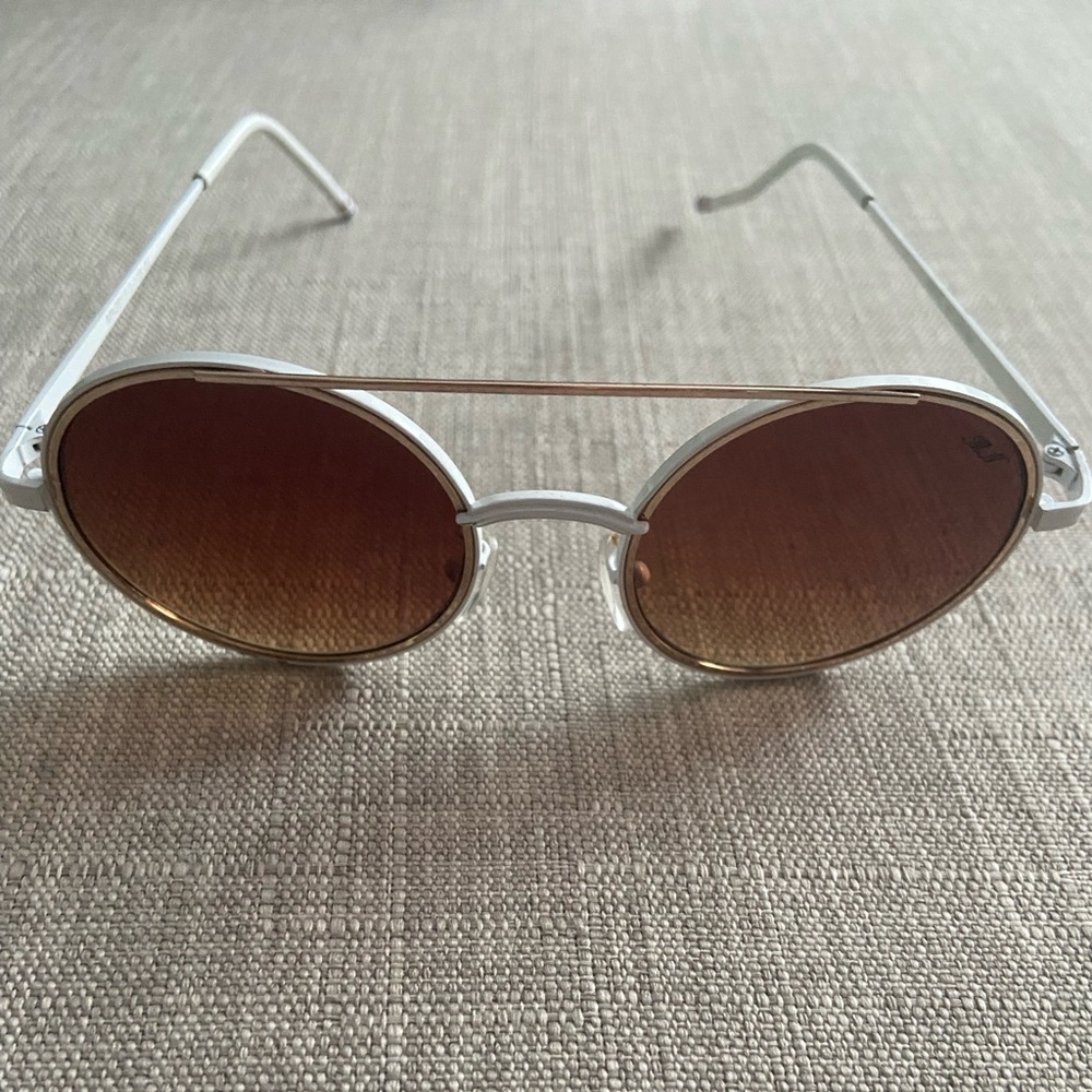 White round sunglasses